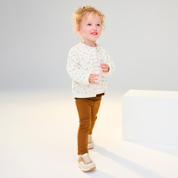 جاكيت تيدي من الميلتون أبيض بنقشة الأزهار للفتيات الصغار